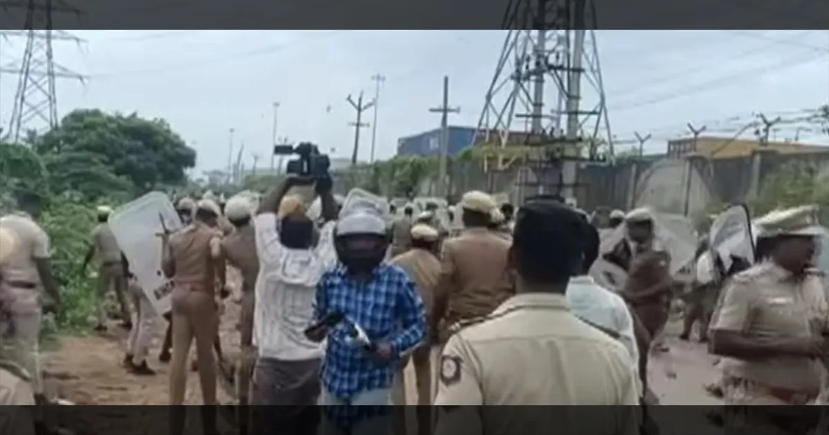 பரபரப்பு...L&T நிறுவனத்தில் வடமாநில தொழிலாளி பலி!  ஊழியர்கள் போராட்டத்தில் கல்வீச்சு