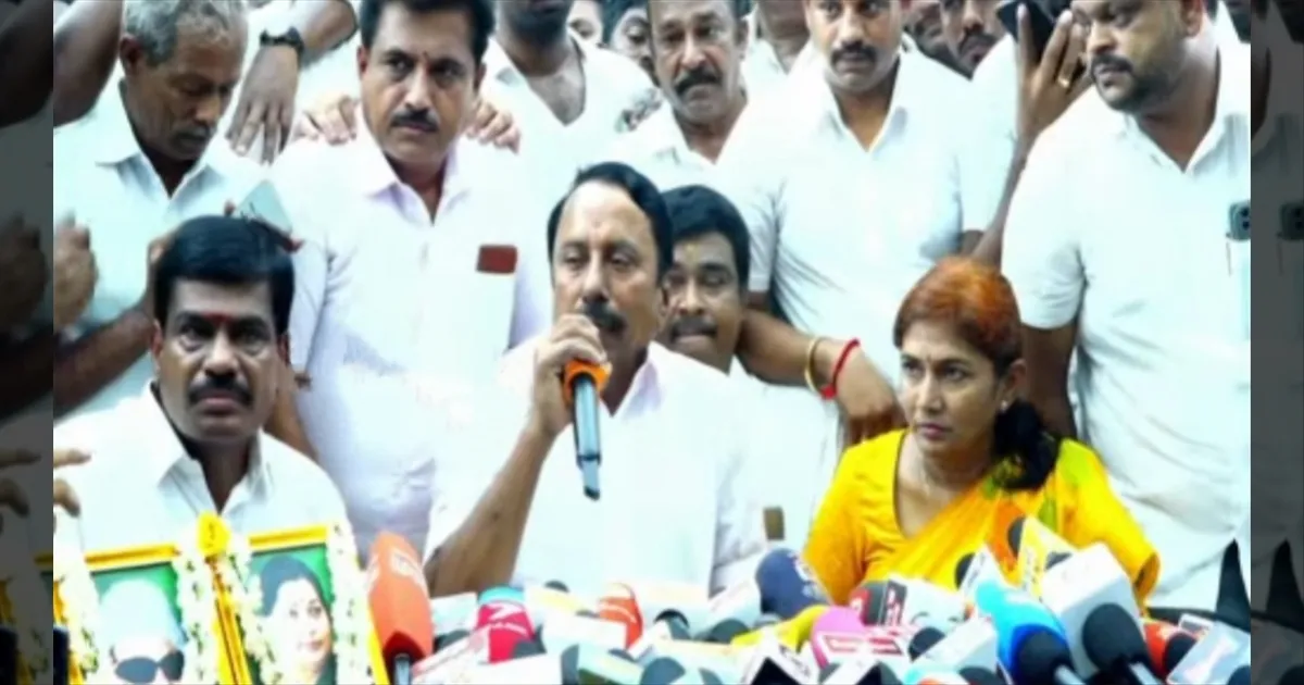 என்னடா பண்ணி வச்சுருக்கீங்க!!  டென்சனான செங்கோட்டையன்.. பிரஸ்மீட்டில் களேபரம்!!