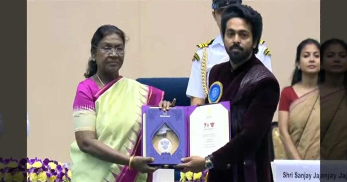 தேசிய விருதை தட்டிச்சென்ற இசையமைப்பாளர் ஜி.வி பிரகாஷ்… ஜனாதிபதி திரௌபதி முர்மு கௌரவிப்பு…!