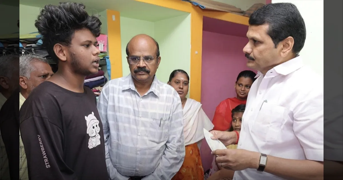 #karurstampede: நான் இருக்கேன்... கவலைப்படாதீங்க!  ஆறுதல் கூறி நிதியுதவி அளித்த செந்தில் பாலாஜி...!