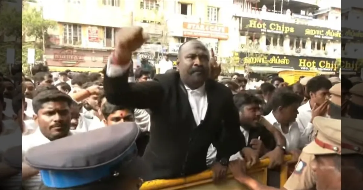 இன்னும் CASE கூட போடல... திருமாவுக்கு எதிர்ப்பு தெரிவித்து வழக்கறிஞர்கள் போராட்டம்...!