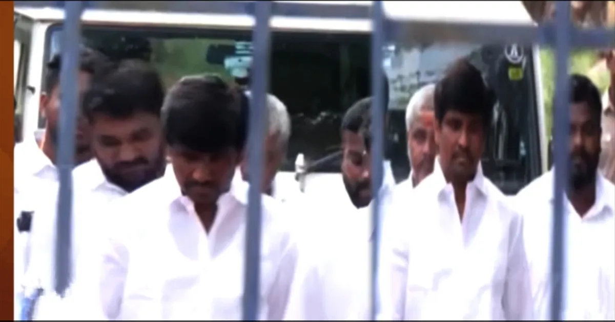 கரூர் கோரச் சம்பவம்... ஒருவழியா வெளிய வந்தாச்சு! தவெக நிர்வாகிகளுக்கு ஜாமின்...!