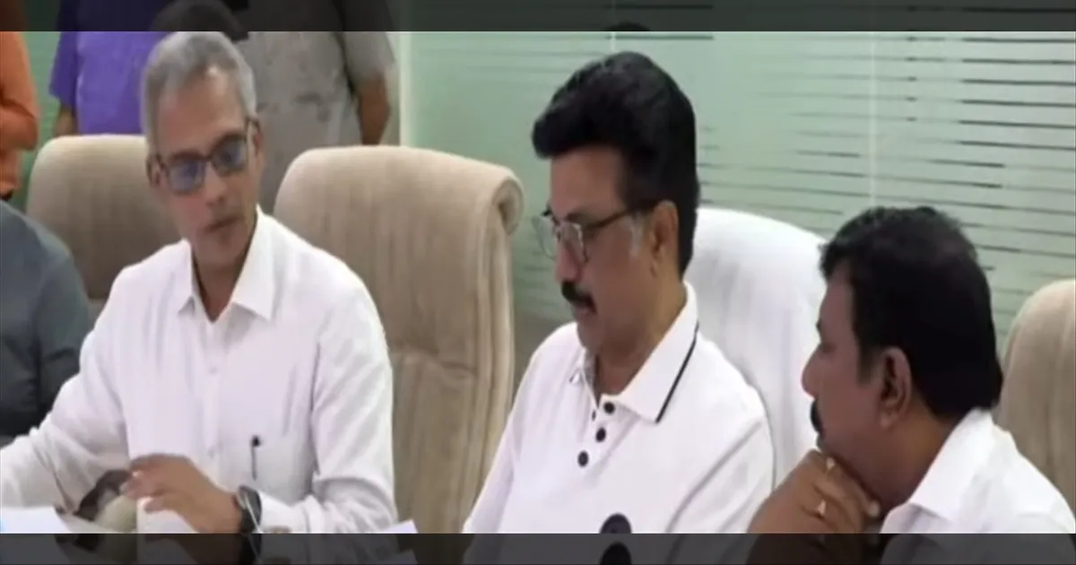 தீவிரமடையும் பருவமழை...  நேரடியாக களமிறங்கிய முதல்வர்... ஆட்சியர்களுடன் அவசர ஆலோசனை...!