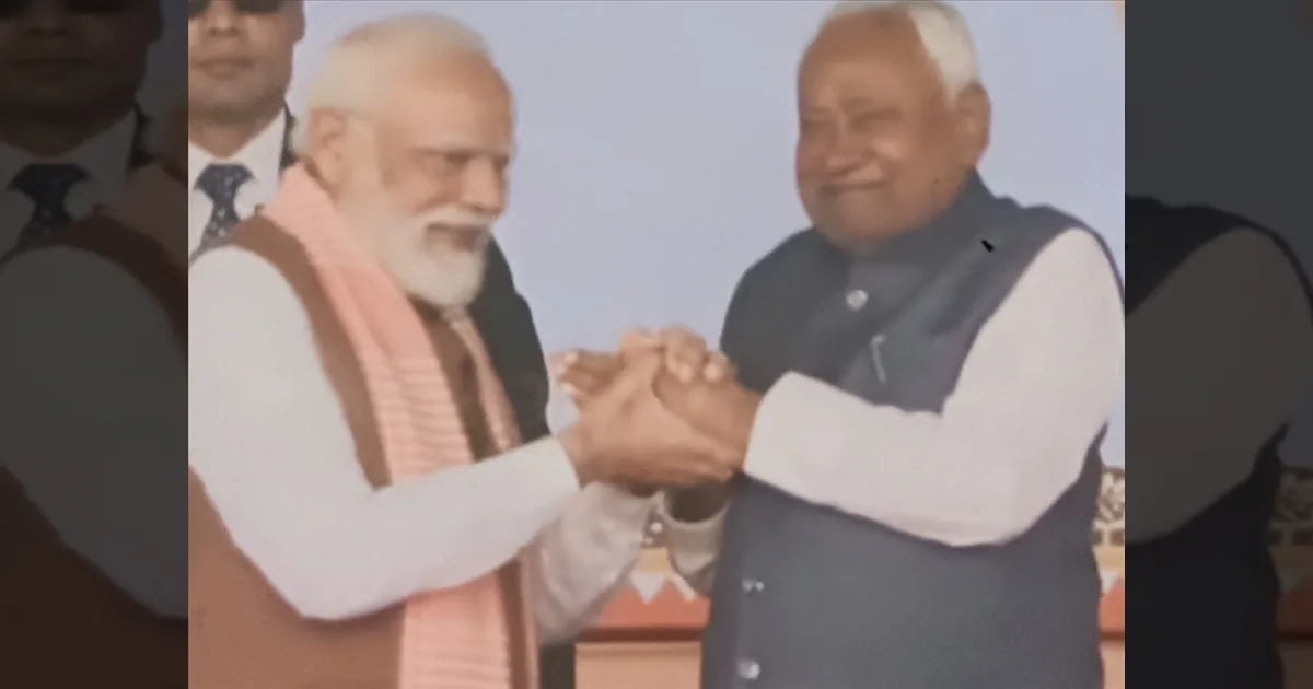 #BREAKING: சபாஷ்… பீகார் முதல்வராக 10 முறையாக பதவியேற்றார் நிதிஷ்… கை குலுக்கி வாழ்த்திய பிரதமர் மோடி…!