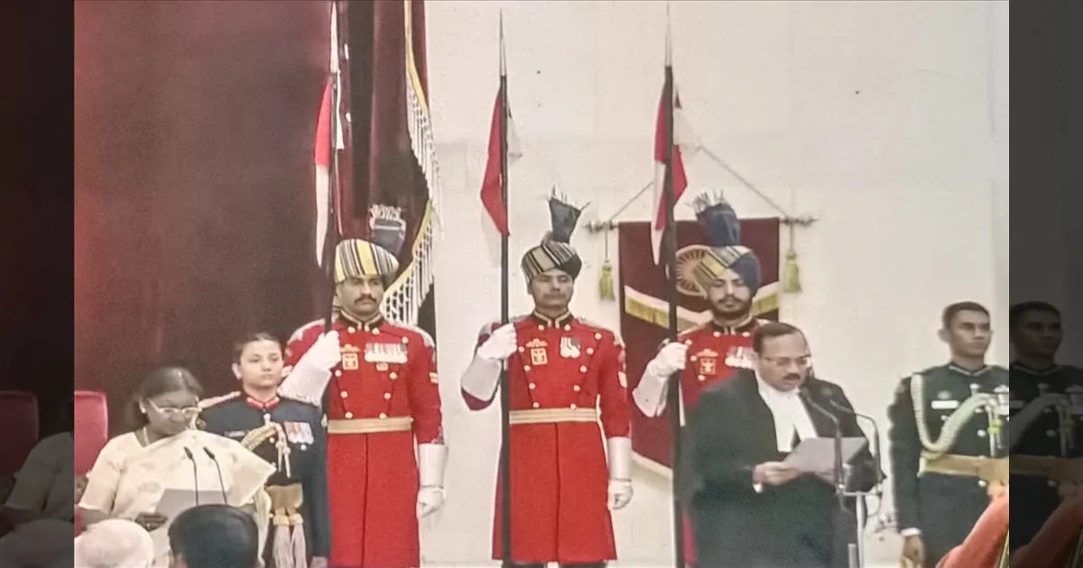 உச்சநீதிமன்றத்தின் 53வது தலைமை நீதிபதியானார் சூர்யகாந்த்... ஜனாதிபதி திரௌபதி முர்மு பதவிப்பிரமாணம்...!