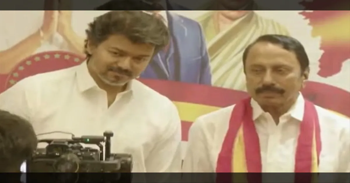 #BREAKING: தவெக துண்டை தோளில் தாங்கிய செங்கோட்டையன்… முகமலர்ச்சியுடன் வரவேற்ற விஜய்…! 