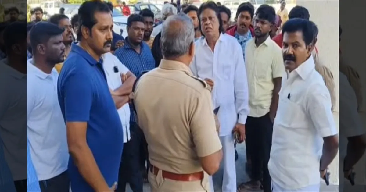 சுவர் இடிந்து பலியான மாணவன்... உடலை வாங்க திட்டவட்டமாக மறுக்கும் பெற்றோர்... தோல்வியில் முடிந்த பேச்சு வார்த்தை...!