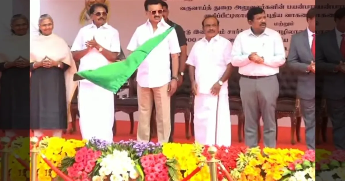 வருவாய், பேரிடர் மேலாண்மை துறைக்கு ரூ. 13 கோடியில் புதிய வாகனங்கள்... துவக்கி வைத்து சிறப்பித்த முதல்வர் ஸ்டாலின்...!