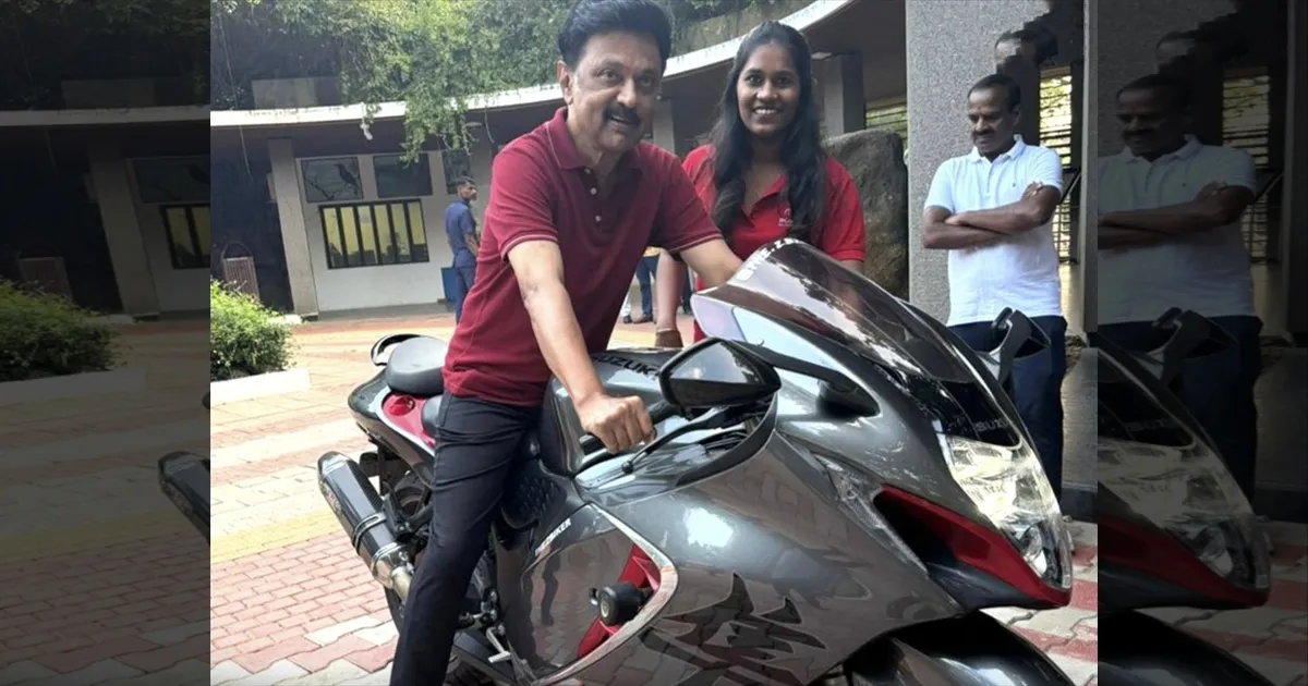SUZUKI HAYABUSA- வில் மாஸ் காட்டிய முதல்வர் ஸ்டாலின்..! வைரல் கிளிக்ஸ்..!