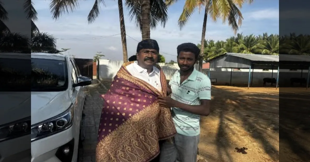 திமுக ஒன்றிய செயலாளருக்கு கத்திக்குத்து..! பொன்னாடை போர்த்தியபோது கழுத்தில் குத்திய அதிர்ச்சி சம்பவம்...!!