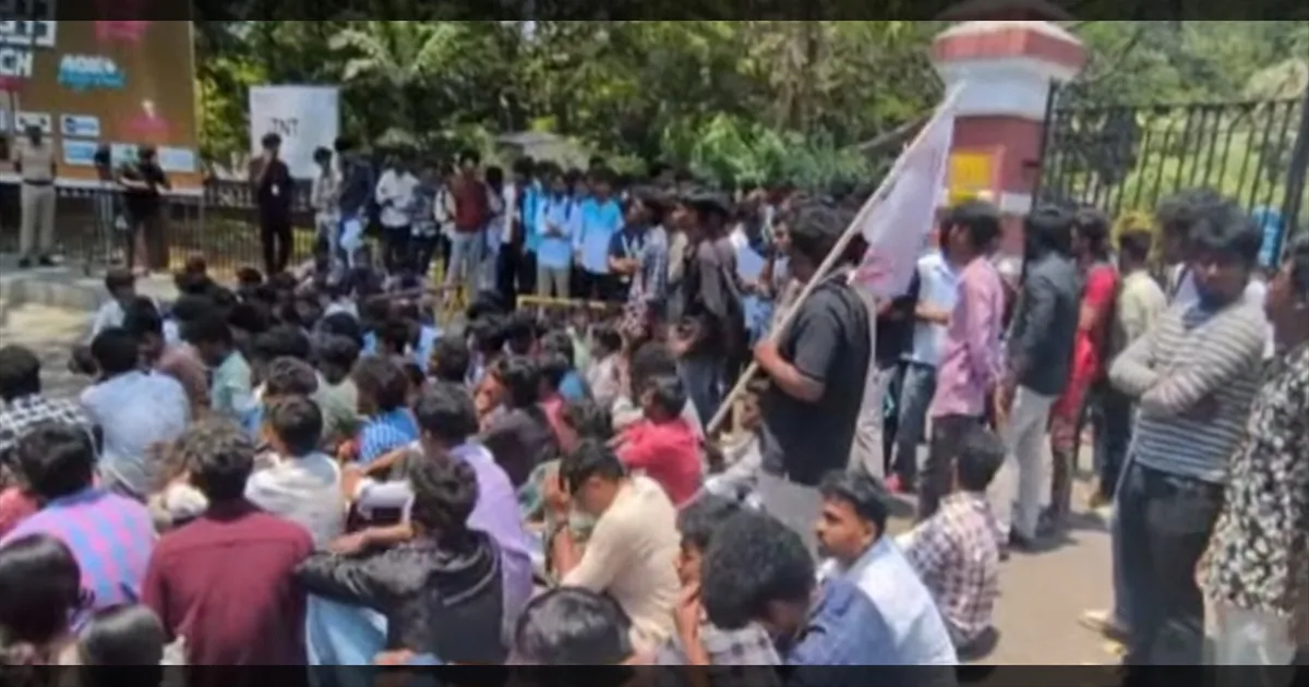 அண்ணா பல்கலை. பாலியல் புகார்... வெடித்தது போராட்டம்..! பேராசிரியர் அதிரடி சஸ்பெண்ட்..!!