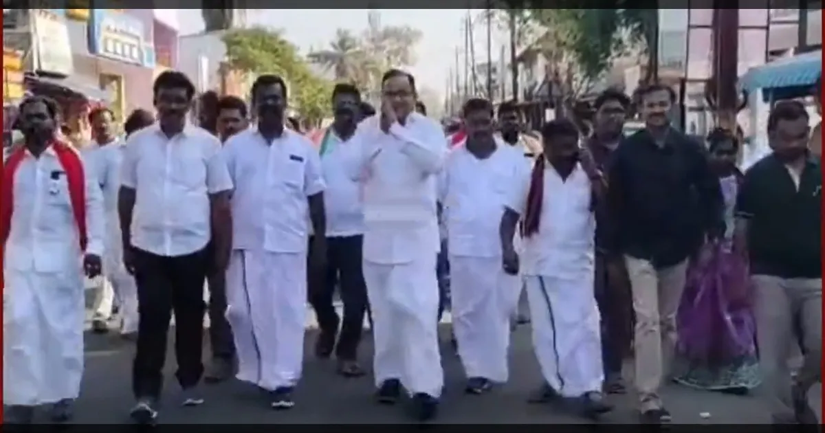 காரைக்குடி வேட்பாளர் மாங்குடிக்கு ஆதரவாக ப. சிதம்பரம் பரப்புரை..! வீதி வீதியாக நடந்து சென்று வாக்குச் சேகரிப்பு..!