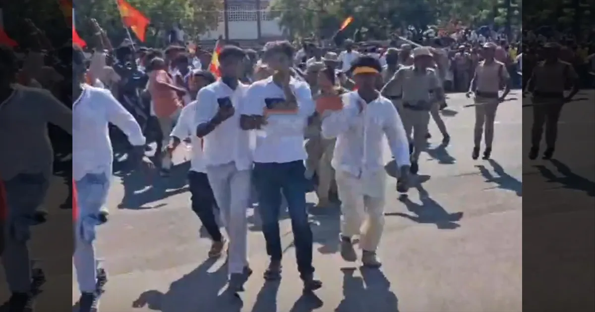 திருச்சியில் பரபரப்பு...! கட்டுக்கடங்காத கூட்டம்.. TVK தொண்டர்கள் மீது லேசான தடியடி...! 