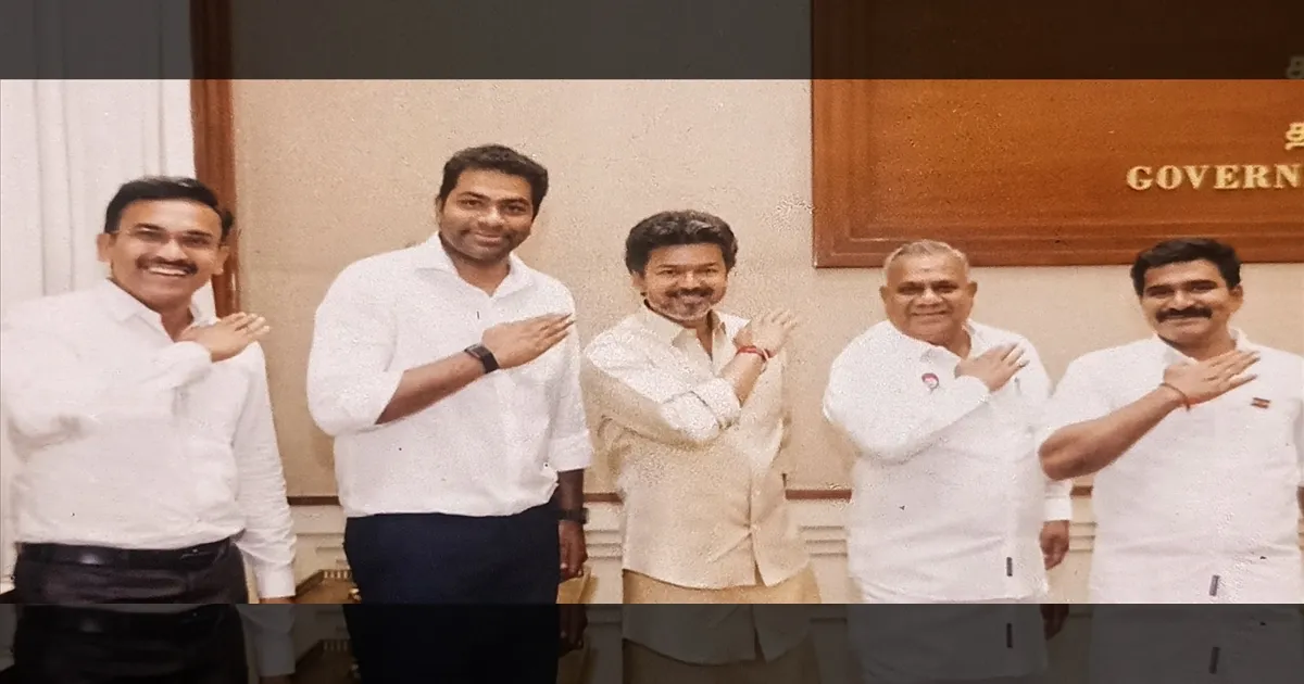 இடைத்தேர்தலில் அடித்து நொறுக்கிய தவெக..! தலைமைச் செயலகத்தில் அமைச்சர்களுடன் முதல்வர் விஜய் கொண்டாட்டம்..!