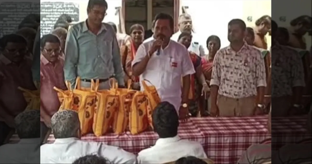 பொன்னி அரிசி வழங்குவதில் முறைகேடு..! எம்எல்ஏவிடம் வாக்குவாதம்..! கம்பத்தில் சலசலப்பு.!!