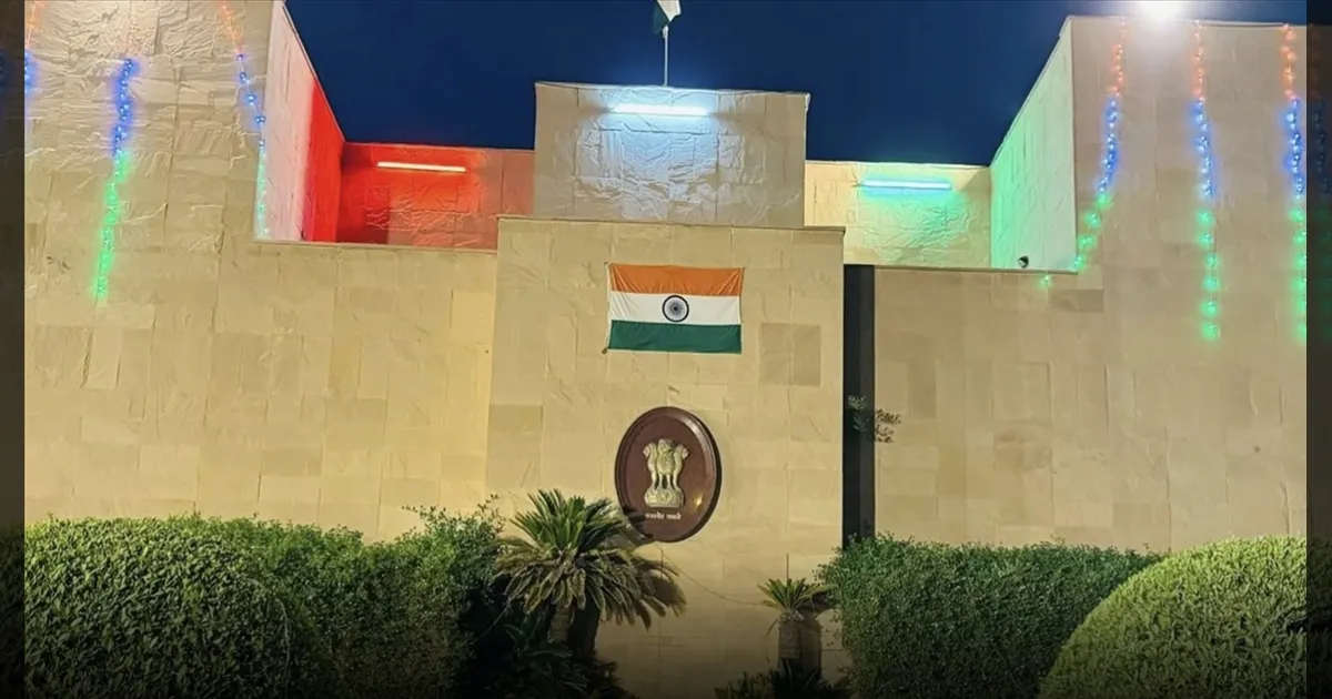 வான்வழி தாக்குதல்.! வீடியோ எடுக்காதீங்க..!! சவுதி இந்தியர்களுக்கு தூதரகம் வார்னிங்.!