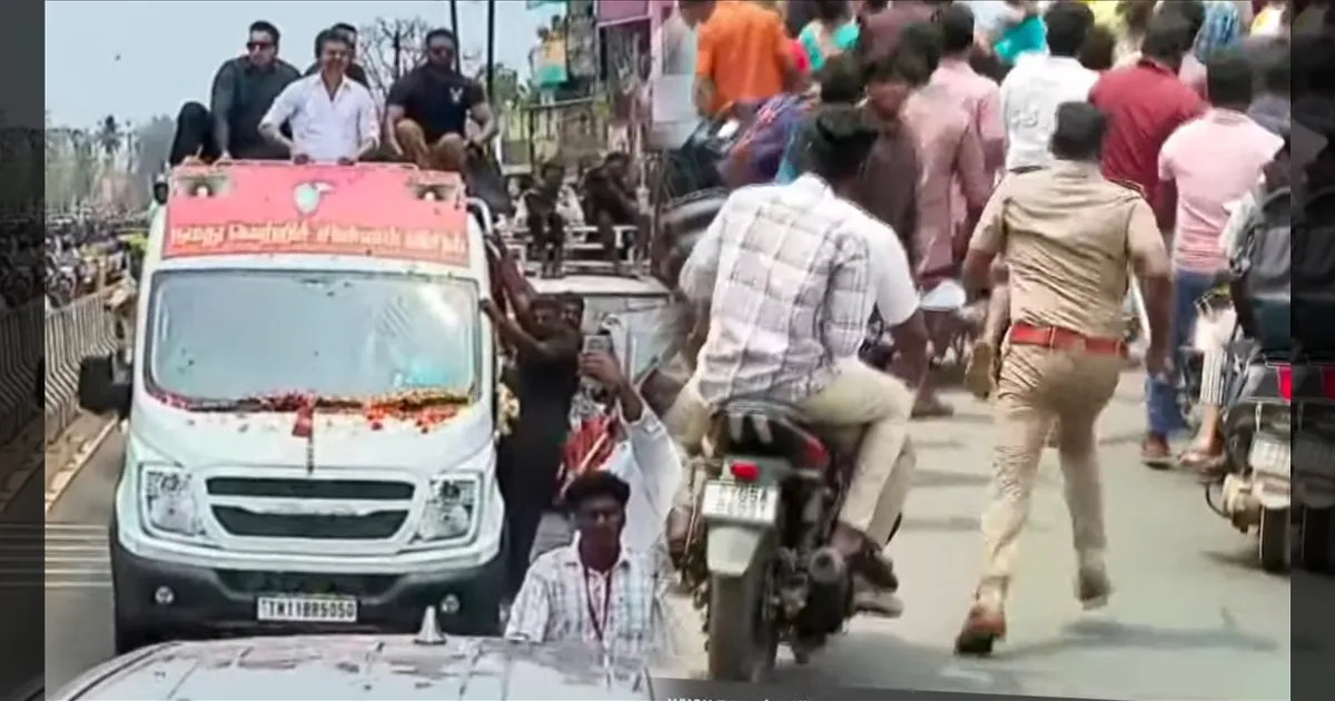 கண்ட்ரோல் இல்ல... புதுவை எல்லையில் குவிந்த TVK தொண்டர்கள்... போலீசார் தடியடி..!!