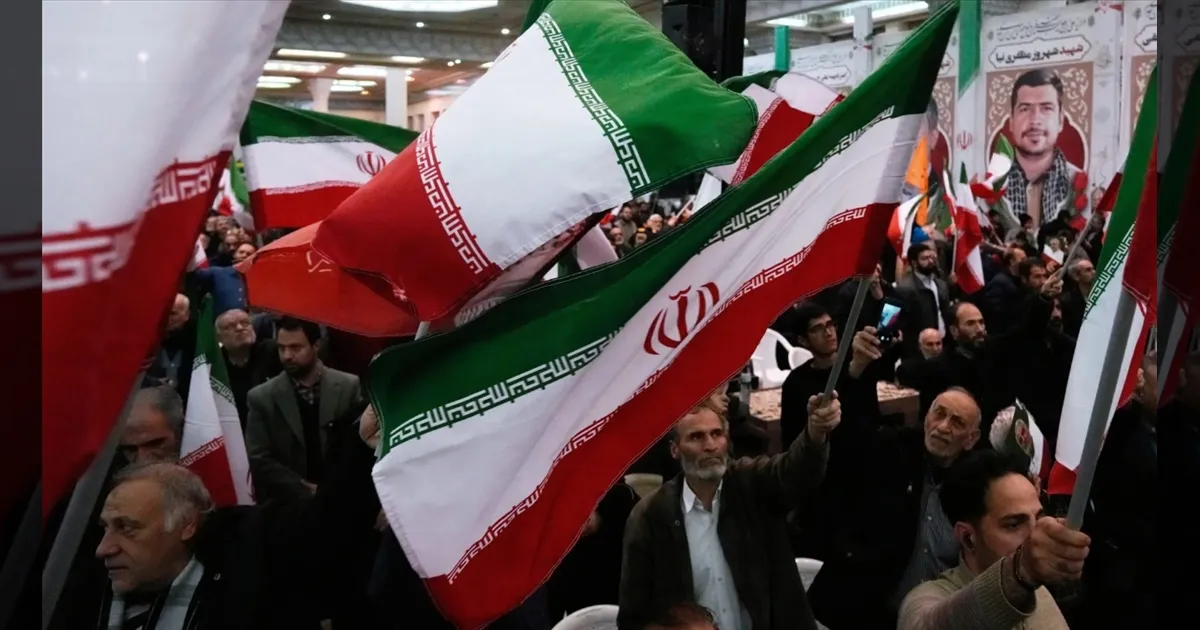 ஈரானில் கடும் பொருளாதார நெருக்கடி!! மக்கள் போராட்டம் வெடித்ததில் 10 பேர் பலி!