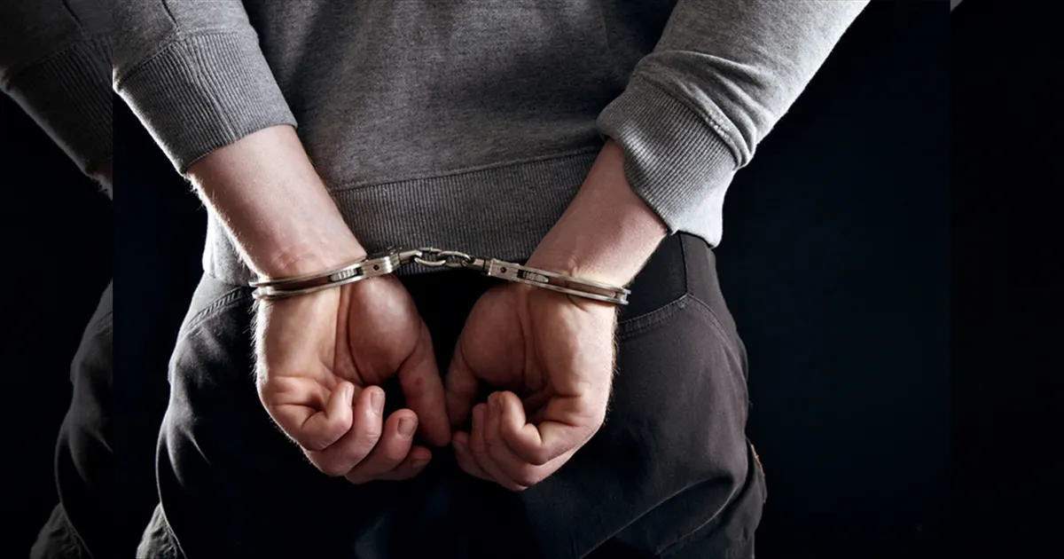 பச்சையப்பாஸ் மாணவனை துடிக்க துடிக்க வெட்டி சாய்த்த கொடூரம்... நந்தனம் காலேஜ் மாணவர்கள் அதிரடி கைது...