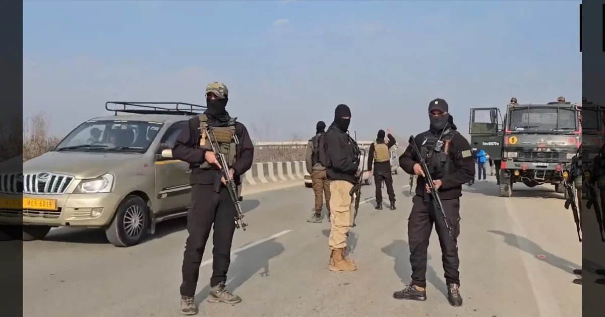 ஜம்மு காஷ்மீரில் நடுரோட்டில் கிடந்த பெட்டிக்குள் வெடிகுண்டு!! பயங்கரவாதிகள் சதி முறியடிப்பு!!  பாதுகாப்பு படையினர் அதிரடி!