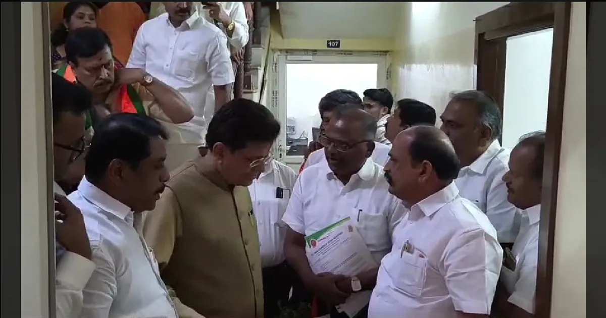 தீப்பெட்டி தொழிலை காக்க வேண்டும்: பியூஷ் கோயலிடம் கடம்பூர் ராஜு கோரிக்கை மனு! 