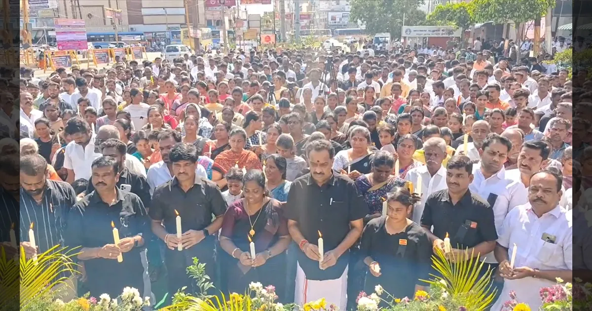 கரூர் துயரம்!  41 பேரின் நினைவாக மெழுகுவர்த்தி ஏந்தி தவெக நிர்வாகிகள் அஞ்சலி! உருக்கமான காட்சிகள்!
