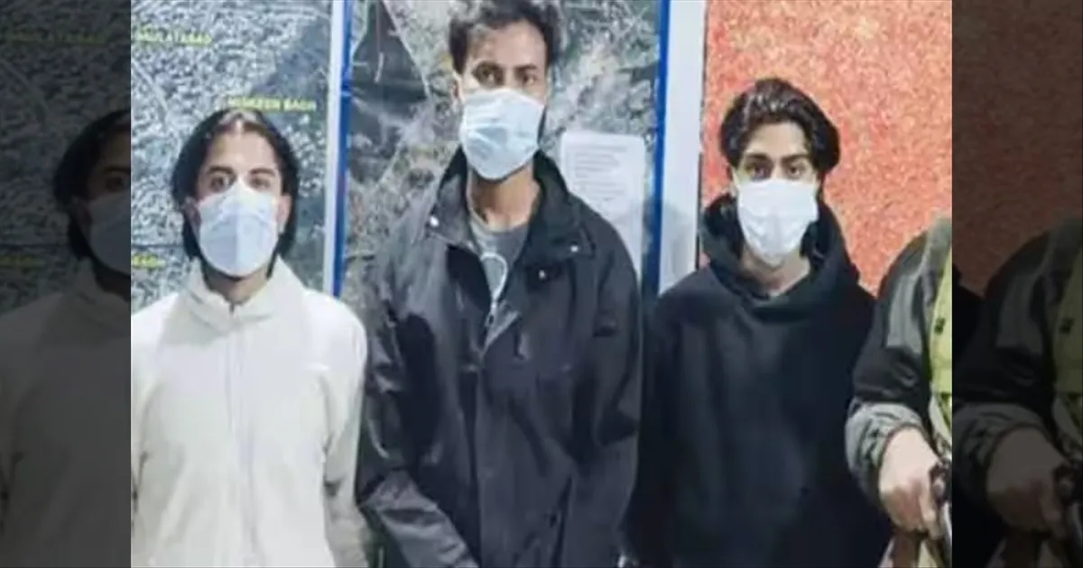 குறிவைக்கப்படும் காஷ்மீர்! ஊடுருவும் பயங்கரவாதிகள்!! பெரும் சதித்திட்டம் முறியடிப்பு! ஆயுதங்களுடன் சுற்றித்திரிந்த மூவர் கைது!