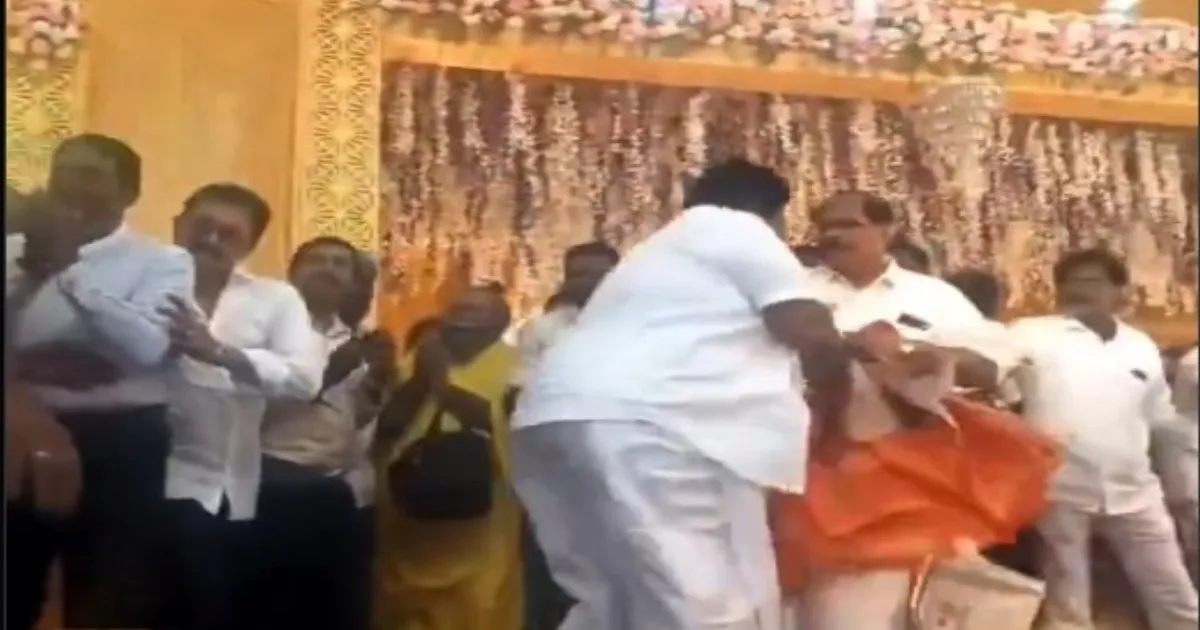 அண்ணாமலை முன்பே கே.பி.ராமலிங்கம் அடாவடி… மேடையிலேயே அவமானப்பட்ட நிர்வாகி..!