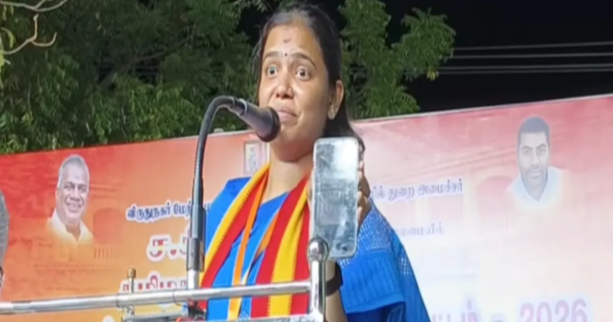 தீயாய் பரவிய வீடியோவை திடீரென கையில் எடுத்த அமைச்சர் கீர்த்தனா... பரபரப்பான தவெக மேடை...!