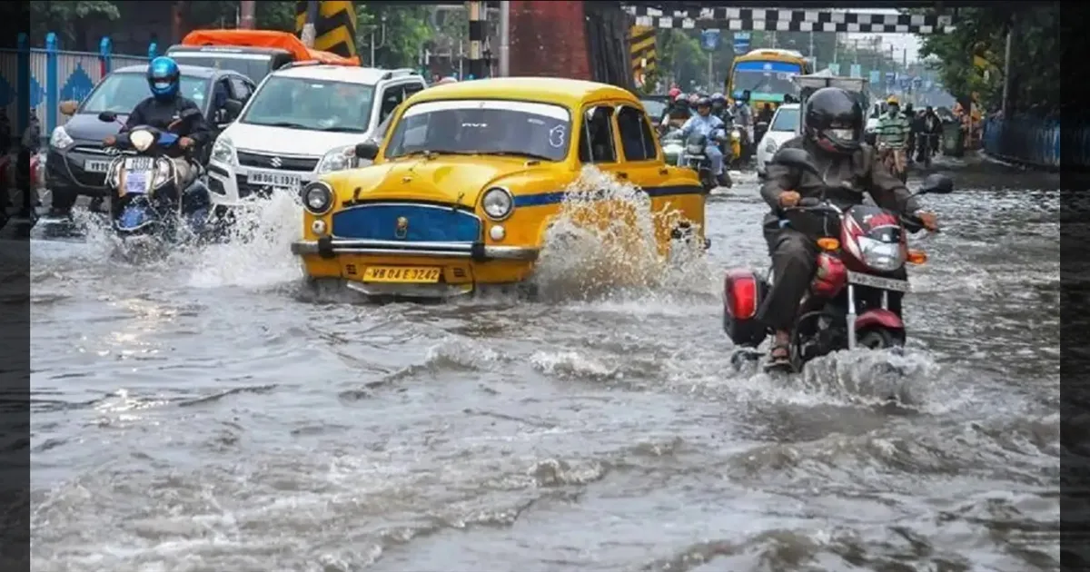 கோல்கட்டாவை புரட்டிப்போட்ட கனமழை! ரயில், விமான சேவைகள் பாதிப்பு.. 5 பேர் பலி!