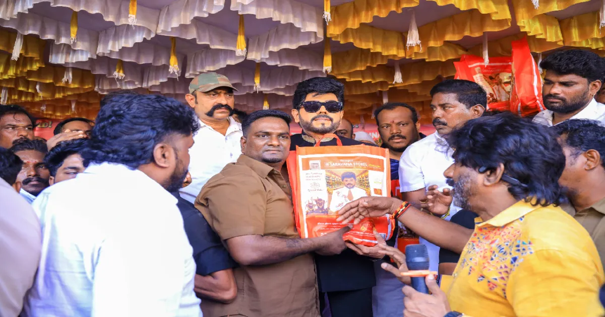 ஆயுத பூஜை கொண்டாட்டம்.. 3,000 ஆட்டோ ஓட்டுநர்களுக்கு நலத்திட்ட உதவிகள் வழங்கிய லெஜெண்ட் சரவணன்!