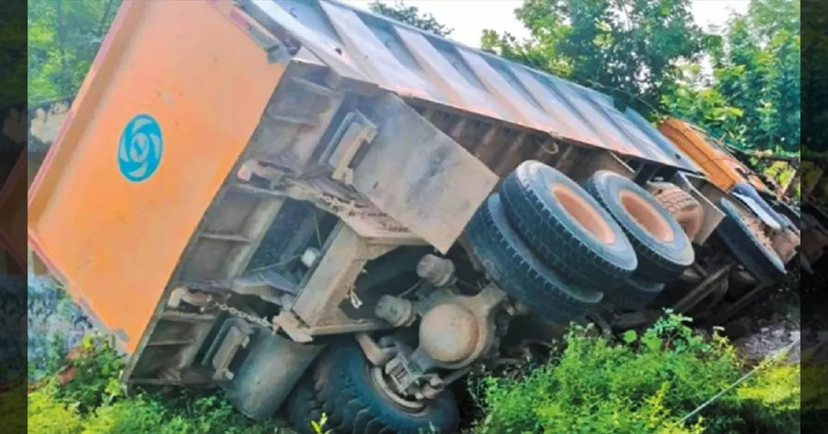 #BREAKING: பள்ளத்தில் லாரி கவிழ்ந்து 22 தொழிலாளர்கள் பலி – மீட்புப் பணி தீவிரம்!