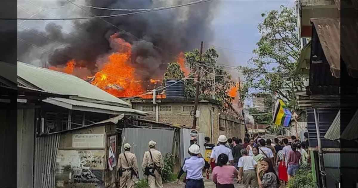 மணிப்பூரில் மீண்டும் கலவரம்!! வெடித்தது மோதல்! 5 நாட்களுக்கு இண்டர்நெட் கட்! 