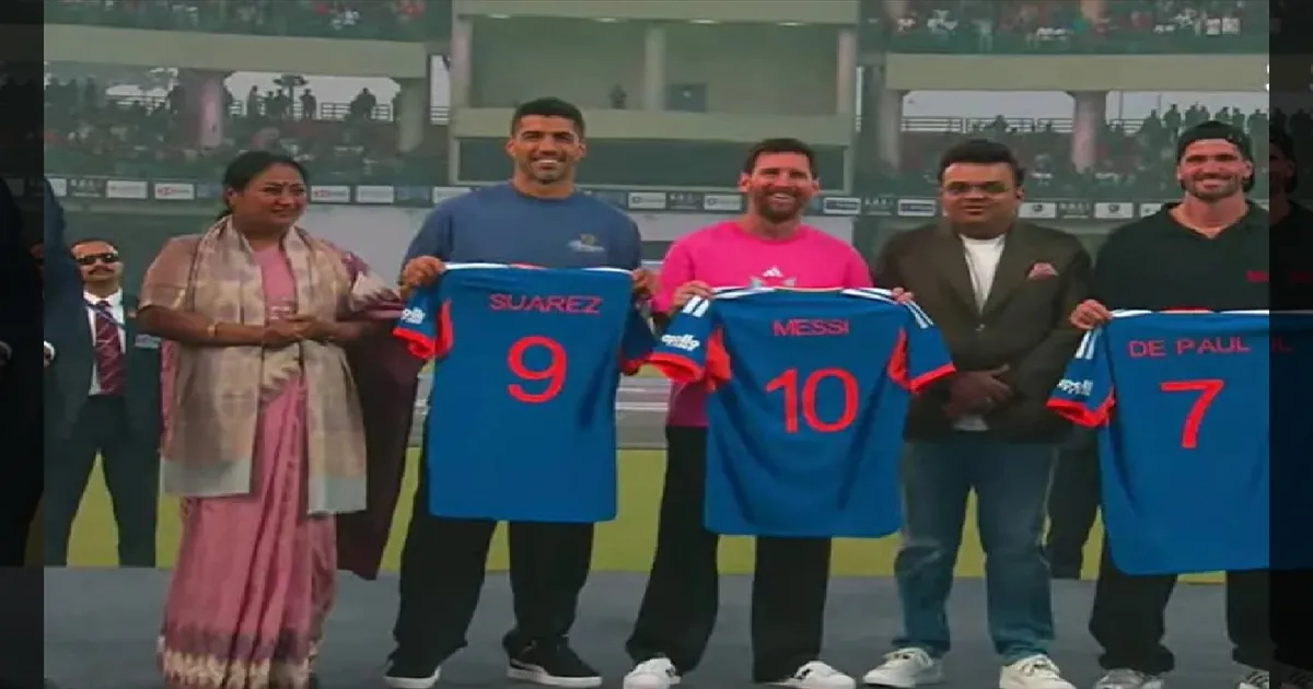 அருண் ஜெட்லி மைதானத்தில் விண்ணைப்பிளந்த 'மெஸ்ஸி' முழக்கம்! - ஜாம்பவானை வரவேற்க திரண்ட ரசிகர்கள்!