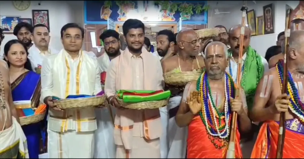 திருப்பதி ஆனிவார அஸ்தானம் கோலாகலம்... ஸ்ரீரங்கம் பட்டு வஸ்திரம் சமர்ப்பித்தார் அமைச்சர் ரமேஷ்!