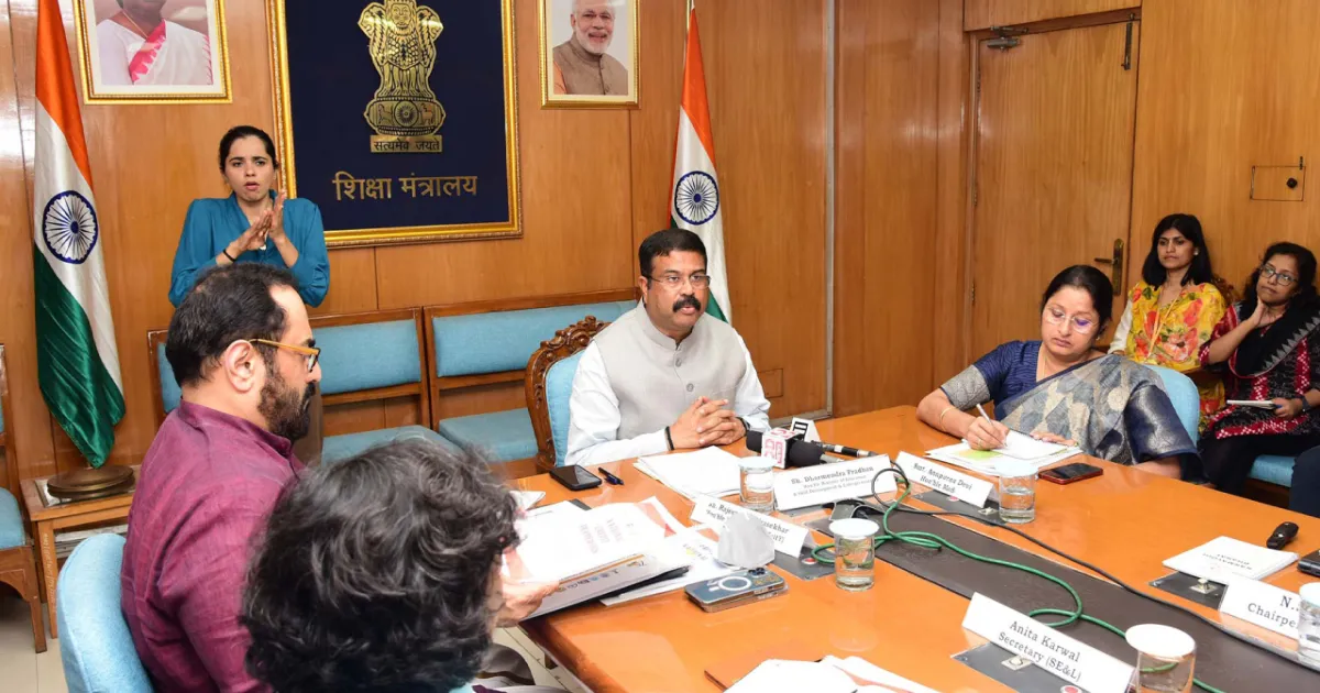 நீட் வினாத்தாள் கசிவுக்கு முற்றுப்புள்ளி? ஜூன் 21 மறுதேர்வுக்கு ராணுவ பாதுகாப்பை கோர மத்திய கல்வி அமைச்சகம் பரிசீலனை!