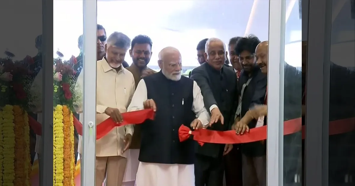 இந்தியாவின் மிகப்பெரிய சர்வதேச விமான நிலையத்தை திறந்து வைத்த பிரதமர் மோடி... ரூ.4,750 கோடி திட்டம் அசத்தல்!