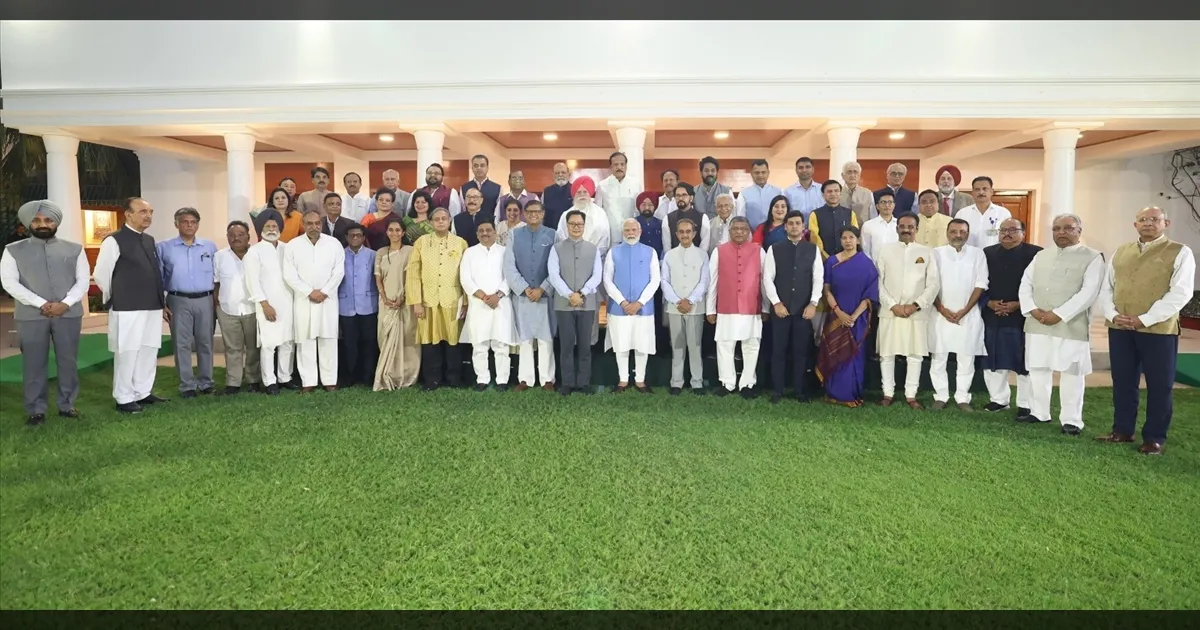 pm modi meets shashi tharoor other mps of operation sindoor delegations
