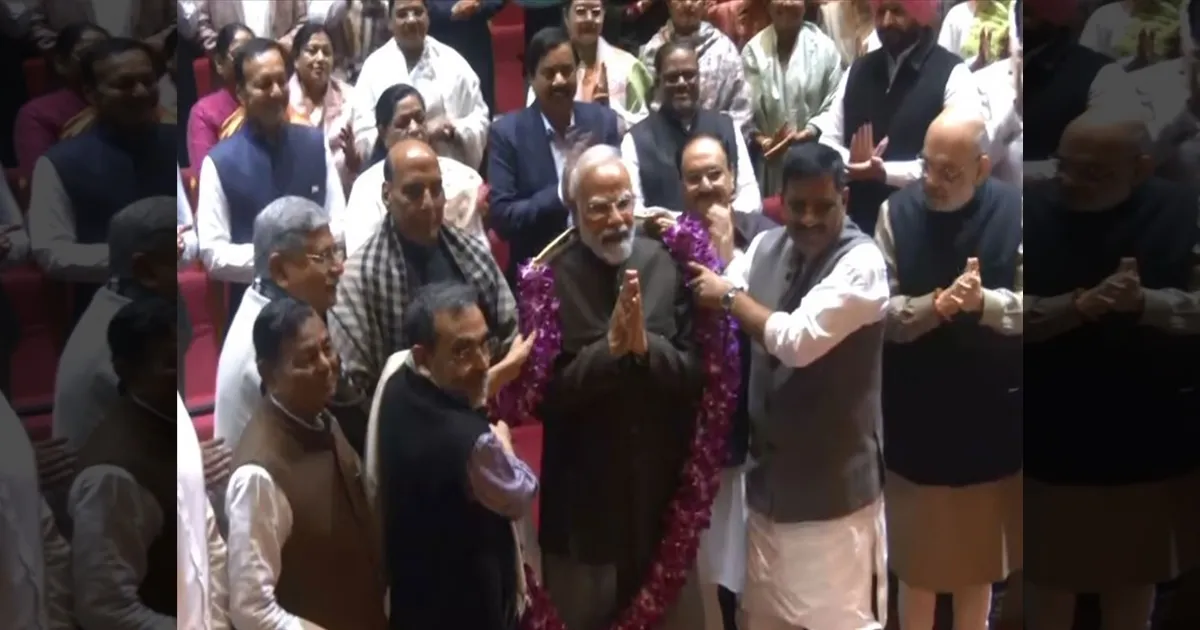 பார்லி-யில் வீசப்போகும் 10 மணி நேர புயல்! ரூத்ரதாண்டவம் ஆடப்போகும் ராகுல்காந்தி! தேஜ எம்.பிக்கள் ஆலோசனை!