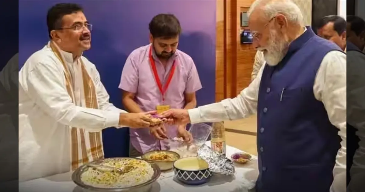 ஜால்முரி பிரியர் பிரதமர் மோடி!  மீண்டும் மசாலா பொரியை ருசித்த ருசிகரம்! வைரல் வீடியோ!