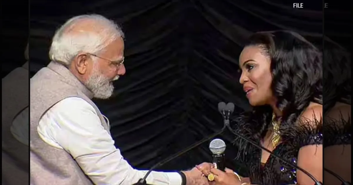 ட்ரம்ப் மோடியிடம் மன்னிப்பு கேட்கணும்!  அவர் உலக அரசியலில் அதிக செல்வாக்குமிக்க தலைவர்!! அமெரிக்க பாடகி புகழாரம்!!