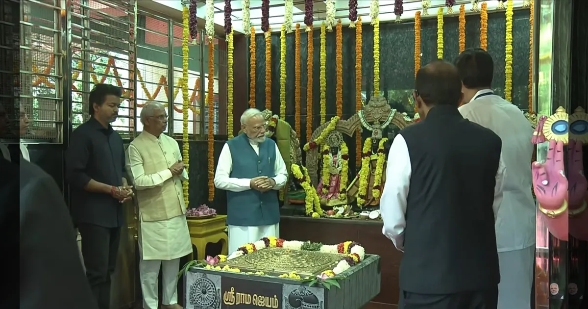மோடியுடன் ஒரே காரில் முதல்வர் விஜய் பயணம்! ஐஐடியில் மலர் தூவி வரவேற்பு! ஜலகண்டேஸ்வரர் கோயிலில் சாமி தரிசனம்!
