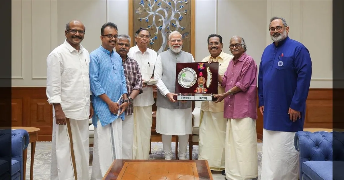 கேரளம் பெயர் மாற்றம்... பிரதமர் நரேந்திர மோடியை சந்தித்து மலையாள இலக்கியவாதிகள் நன்றி!