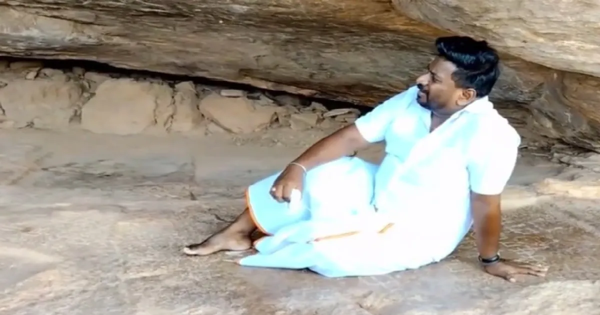 சமணர் படுகையில் படுத்து ஆய்வு! மதுரையில் பள்ளிக்கல்வித்துறை அமைச்சர் ராஜ்மோகன் விசிட்!