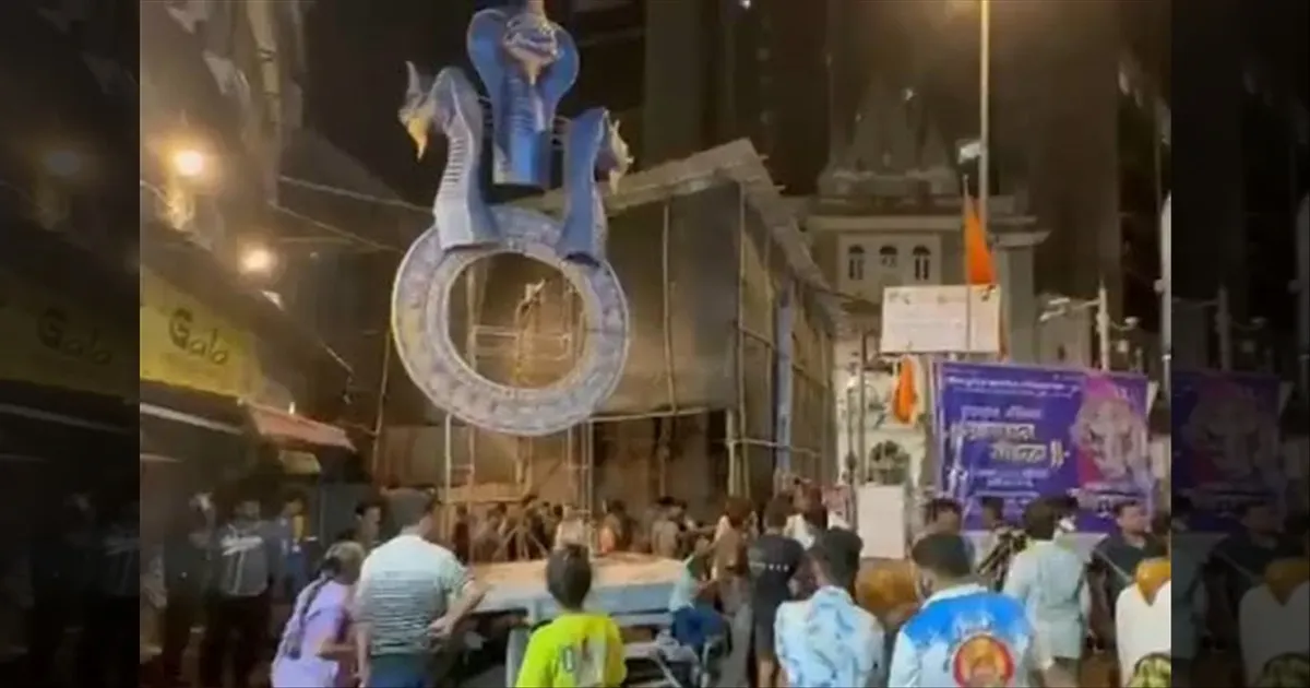 மும்பையில் விநாயகர் ஊர்வலத்தில் பயங்கரம்! 22 அடி சிலை சரிந்து 2 பேர் பலி! பெண் குழந்தைகள் உட்பட 5 பேர் காயம்!