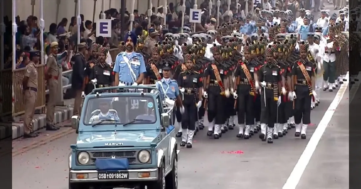 சென்னையில் கம்பீரமான குடியரசு தின விழா: ஆளுநர் ரவிக்கு முப்படைகள் அணிவகுப்பு மரியாதை!