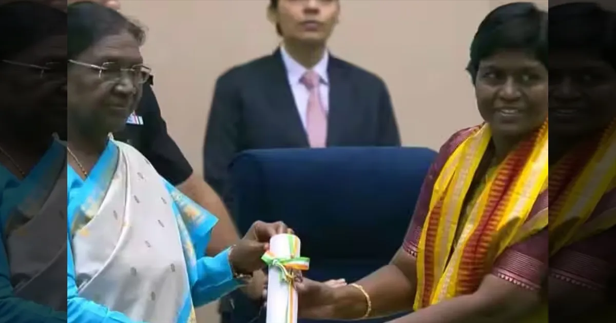 தேசிய நல்லாசிரியர் விருது 2026: தமிழகத்தைச் சேர்ந்த 2 ஆசிரியர்களுக்கு ஜனாதிபதி முர்மு கவுரவம்!