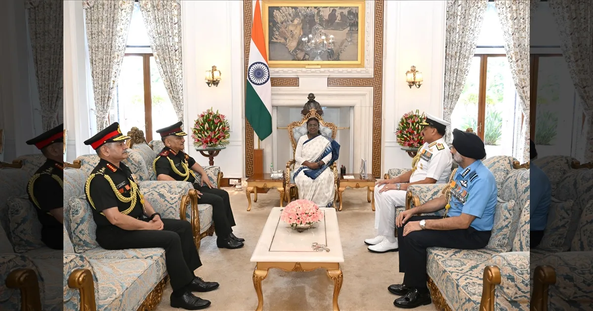 ஆப்ரேஷன் சிந்தூரின் முக்கிய டிடெய்ல்ஸ்.. ஜனாதிபதியிடம் விளக்கிய முப்படை தளபதிகள்..!