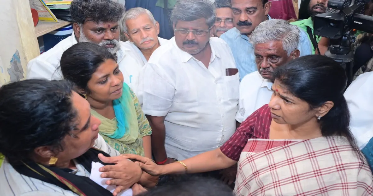 கண்ணீர் மல்க முறையிட்ட சபரிவர்மன் குடும்பத்தினர்! நேரில் சென்று ஆறுதல் கூறினார் கனிமொழி எம்.பி.!