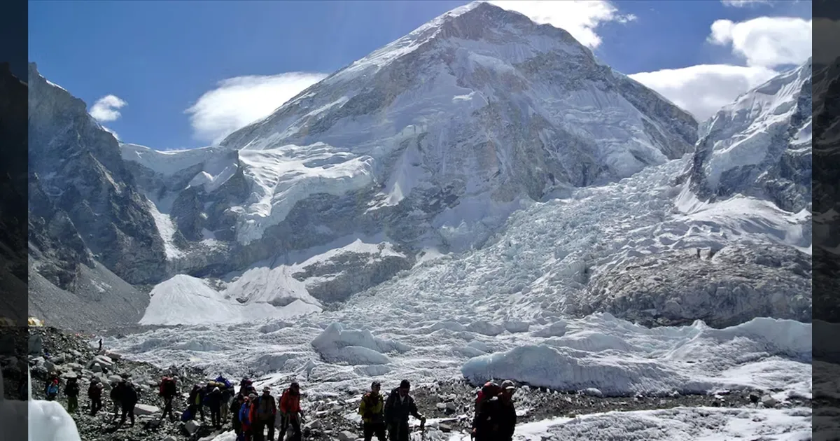 9 Dead in Nepal Avalanche Horror: 7 Climbers Buried on Yalung Ri, 2 Italians Found Frozen on Panbari – Rescue Drama Unfolds!